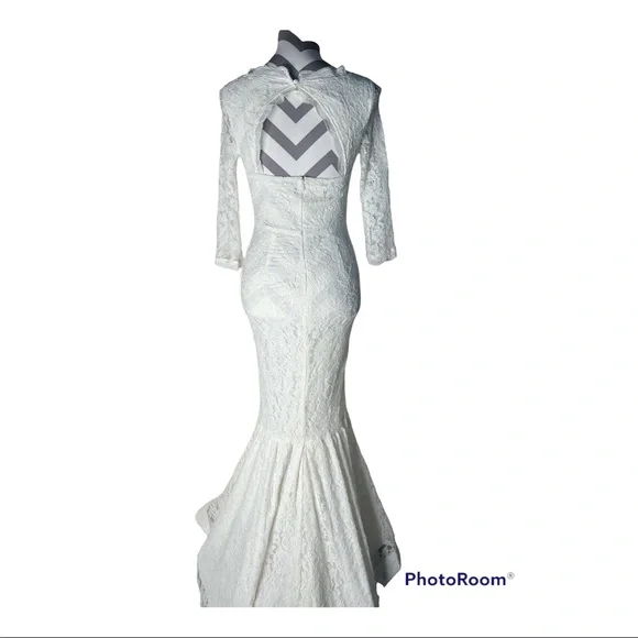 White wedding dress lace form fitting - Picture 7 of 8